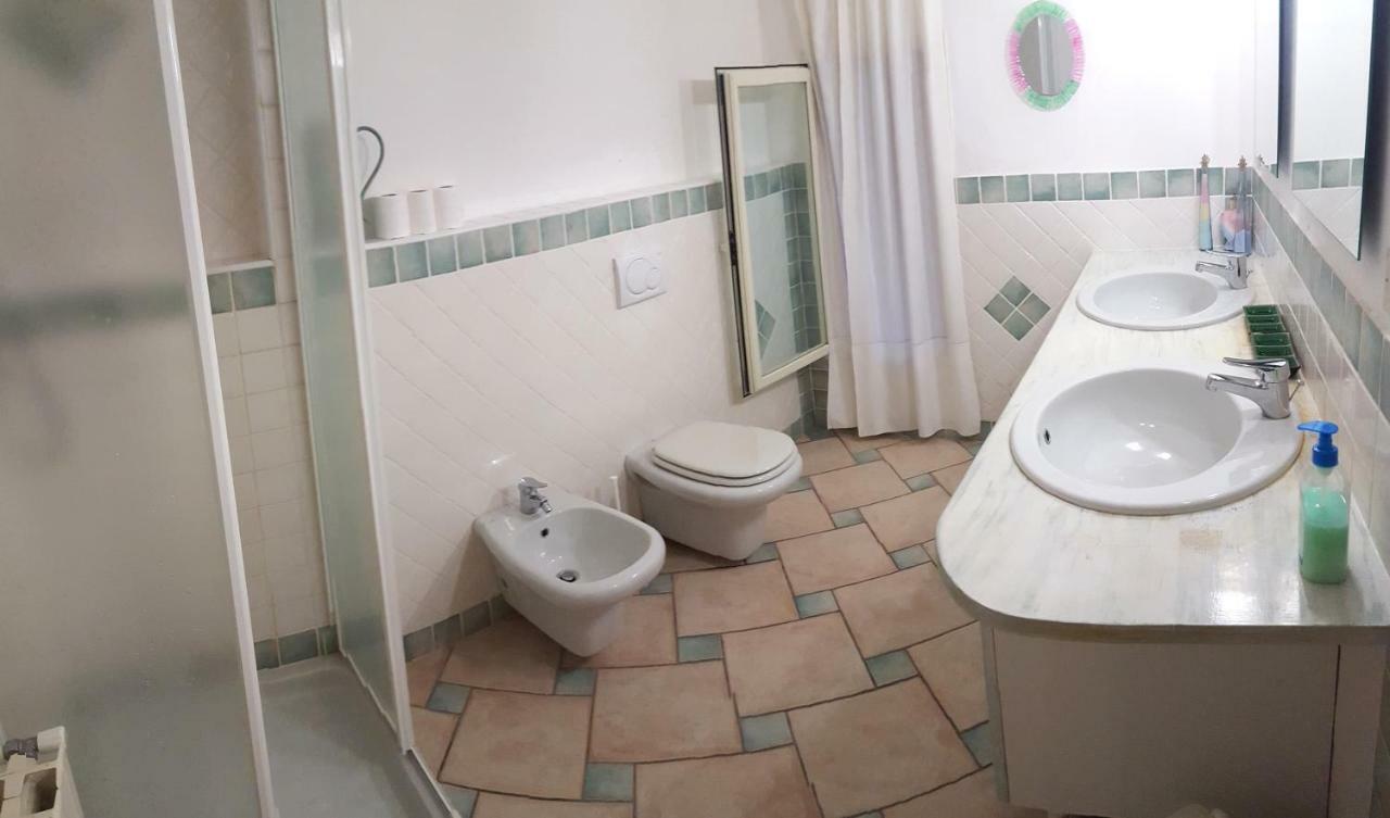 Taverna Derosas Apartment Golfo Aranci Exterior photo